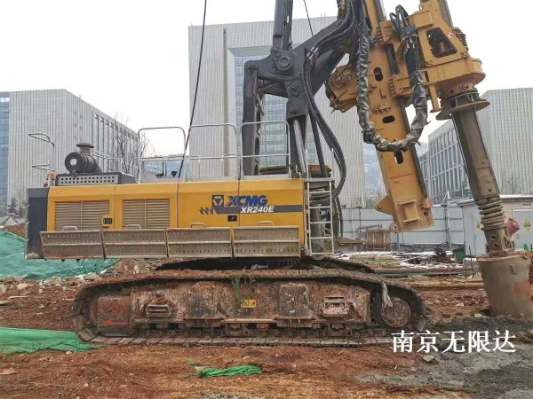 這幾種旋挖機操作很容易損害油缸，應(yīng)注意哪些事項.jpg